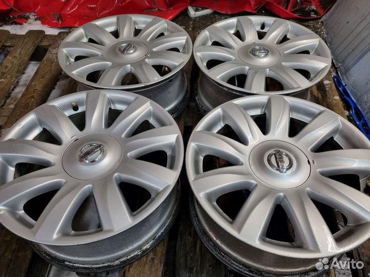 Комплект оригинальных литых дисков Nissan