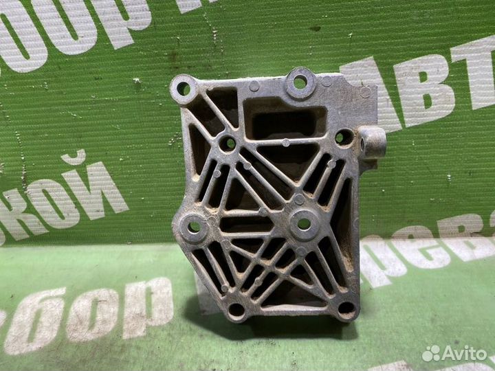 Кронштейн компрессора кондиционера Nissan Sunny