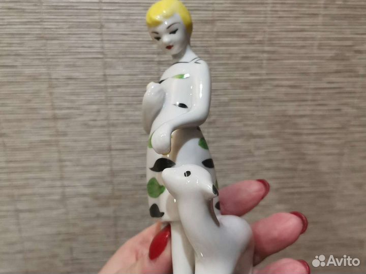 Статуэтка фарфор