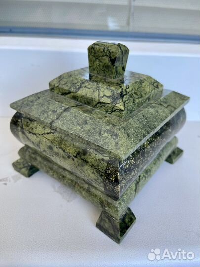 Шкатулка для украшений из змеевика