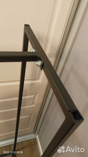 Вешалка для одежды напольная металлическая