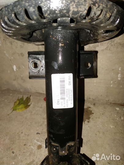 Передние стойки от volkswagen polo оригинальные