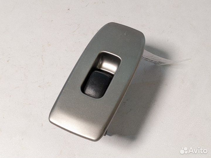 Кнопка стеклоподъемника передняя правая Mitsubishi