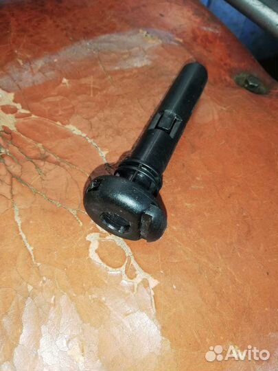 Направляющая подголовника Лада Ларгус