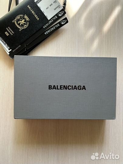 Balenciaga pasport