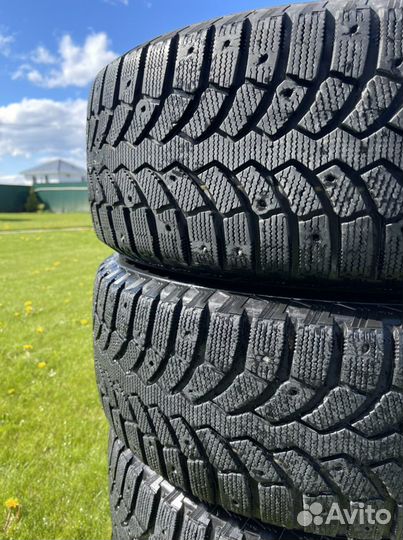 Bridgestone Blizzak Spike-01 235/60 R17