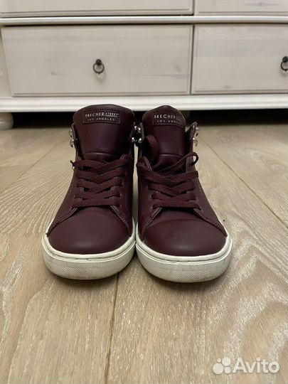 Skechers