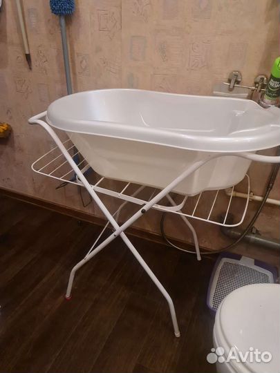 Ванночка для купания с подставкой