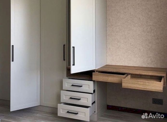 Шкаф с зеркалом