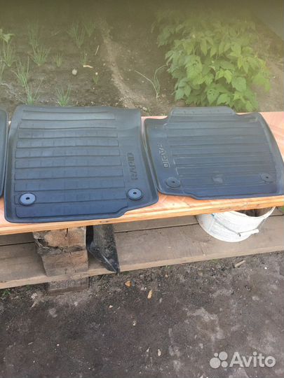 Автомобильные коврики резиновые