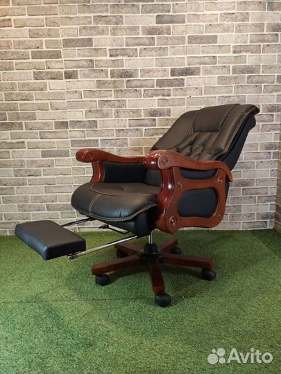 Офисное кресло руководителя