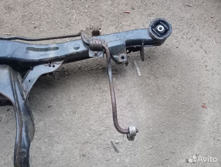 Задний подрамник bmw е32