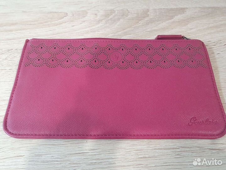 Брелок Givenchy, помандер Guerlain, косметички