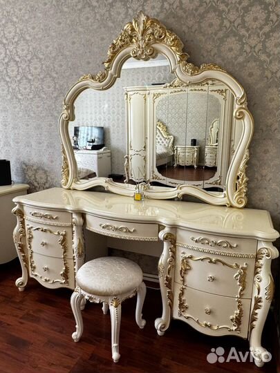 Спальный гарнитур