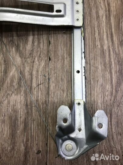 Стеклоподъемник задний левый Opel Zafira B минивэн