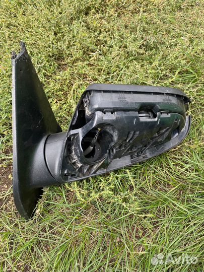 Боковое зеркало