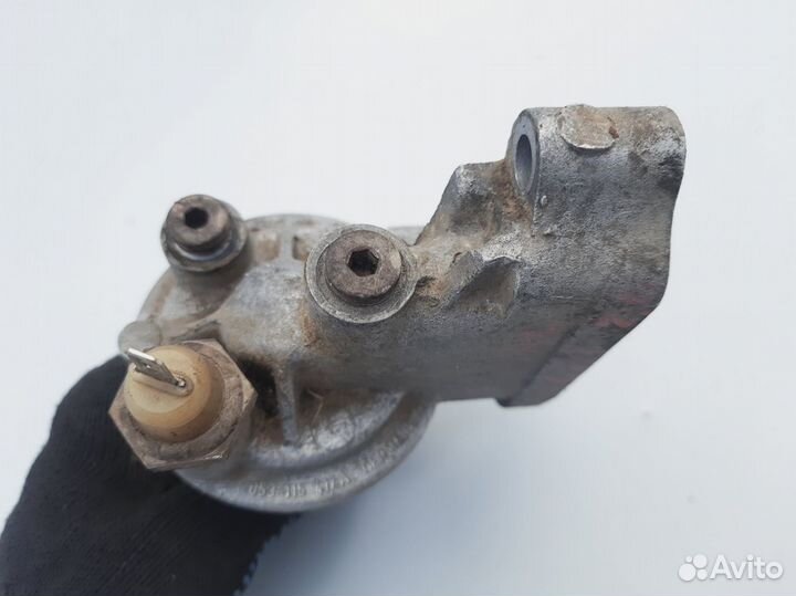 Кронштейн масляного фильтра Volkswagen Passat B3