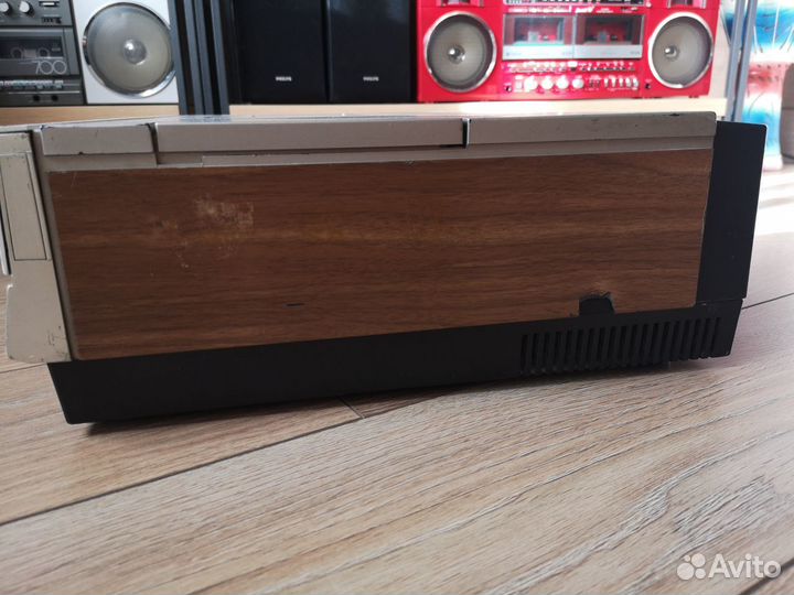 Видеомагнитофон National