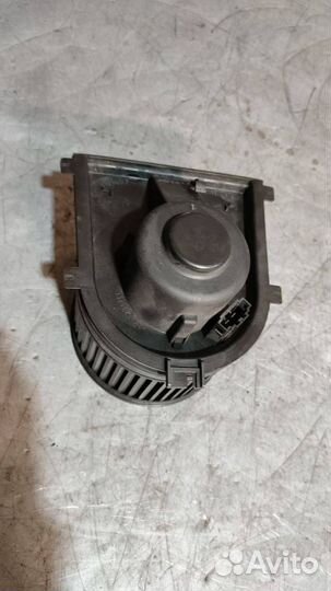 Моторчик печки Volkswagen Bora 1998 1J1819021B