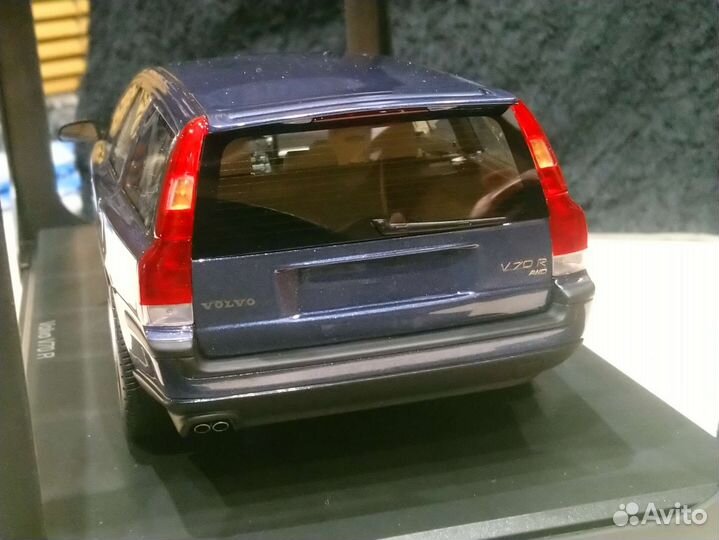 Модель автомобиля Volvo V70R 1:18
