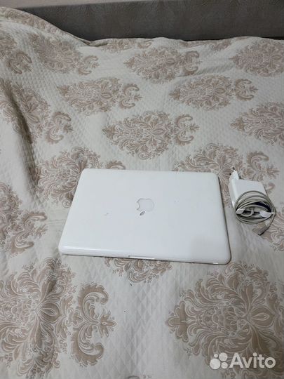 Apple MacBook A1342 (2010)