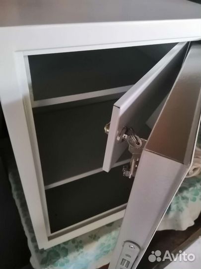 Сейф металлический