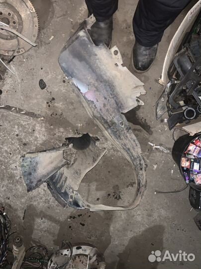 Подкрылок передний левый mercedes W202