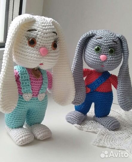 Зайцы - вязаные крючком. Размер игрушек - 16 см