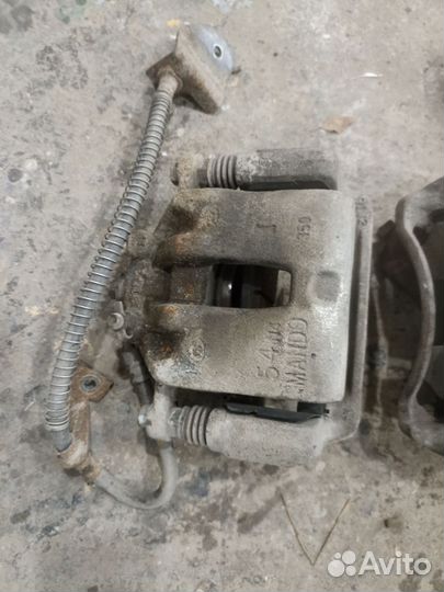 Тормозной суппорт передний Hyundai Solaris 2 17-20