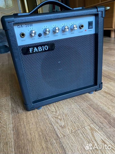 Гитарный комбоусилитель новый 20W