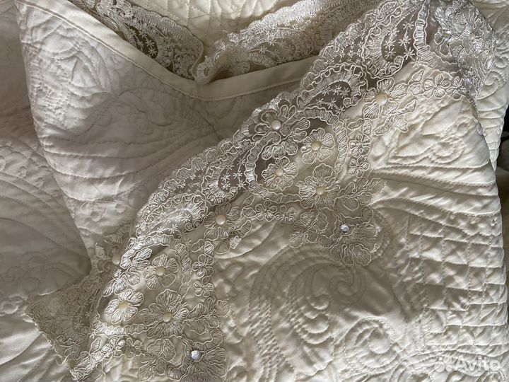 Покрывало и декоративные наволочки