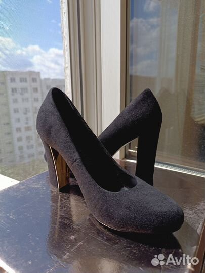 Туфли замшевые чёрные на каблуке, 38 размер