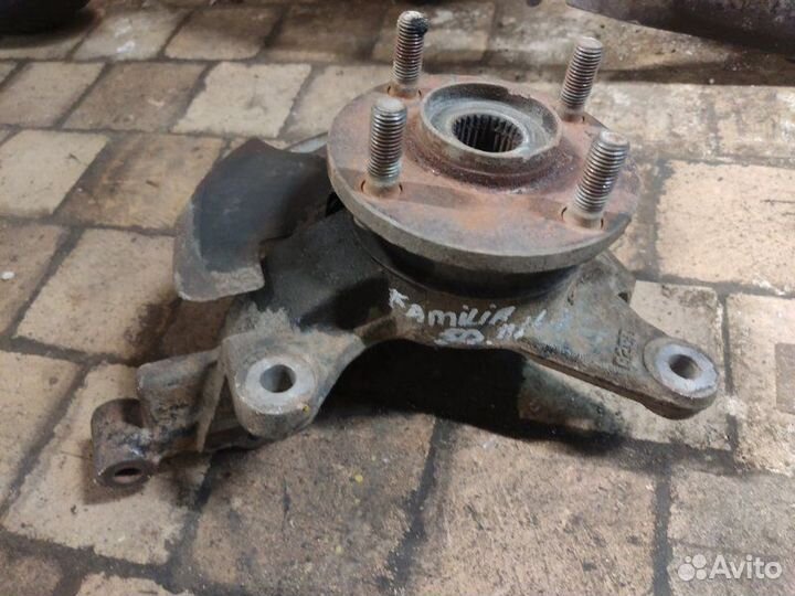 Кулак поворотный передний левый Mazda Familia