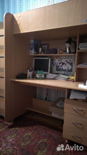 Детская кровать чердак со столом и шкафом