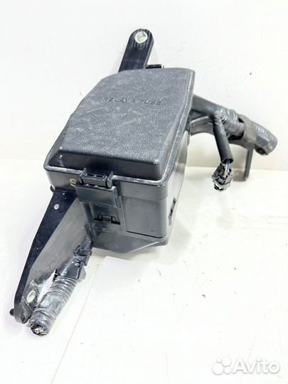 Корпус блока предохранителей правый Toyota Camry