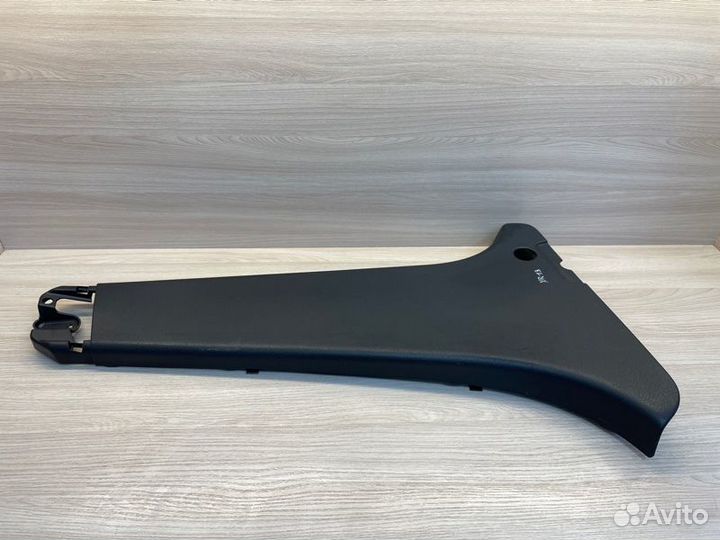 Обшивка средней стойки правая LADA X-Ray Cross