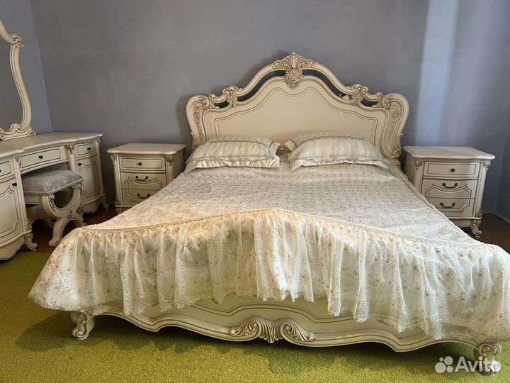 Продам спальный гарнитур(в идеальном состоянии)