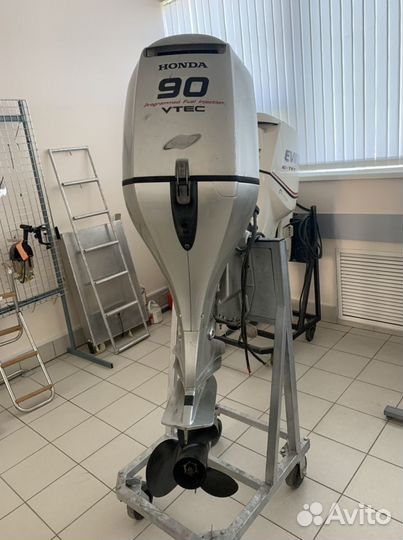 Подвесной лодочный мотор Honda BF 90