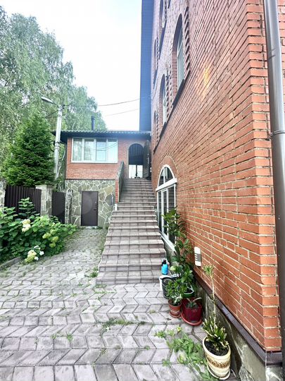 Дом 500 м² на участке 7,7 сот.