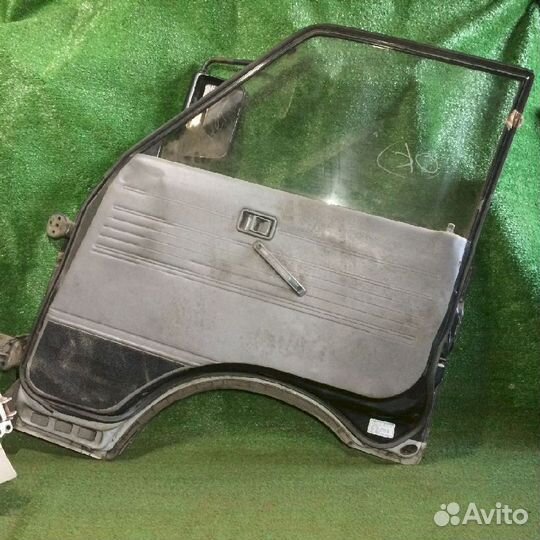 Дверь правая Mazda Bongo SSE8R SSF8W Черная царапи