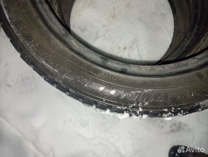 Dunlop SP Winter Ice 01 215/50 R17 48P