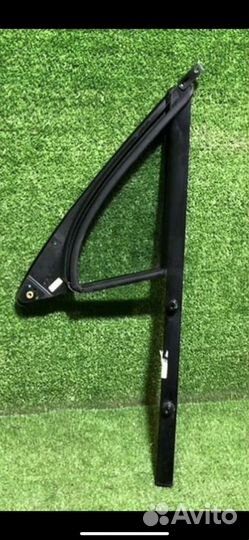 Форточка Туарег NF передняя правая