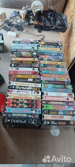 Видеокассеты с фильмами, с мультфильмами