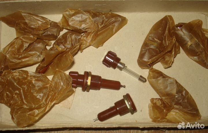 Радиодетали ножки для аппаратуры, резисторы