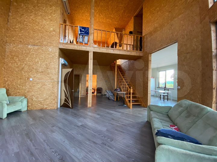 Дом 198 м² на участке 18,5 сот.