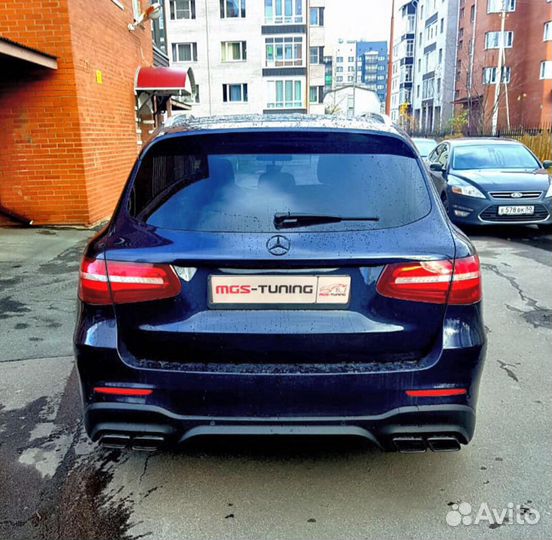 Диффузор с черными насадками Mercedes GLC 63 AMG