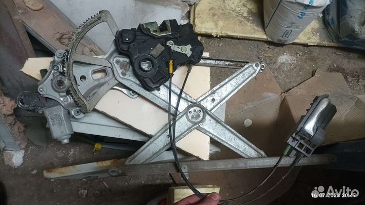 Двери правые Toyota voxy noax вокси ноах AZR60