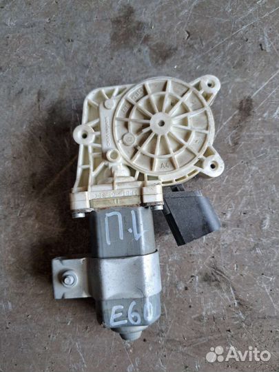 Мотор стеклоподъемника передний левый на BMW E60
