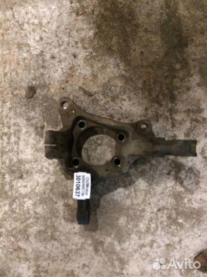 Кулак поворотный передний левый Subaru Forester