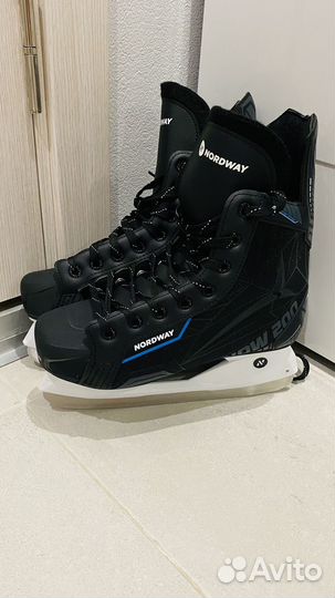 Коньки хоккейные